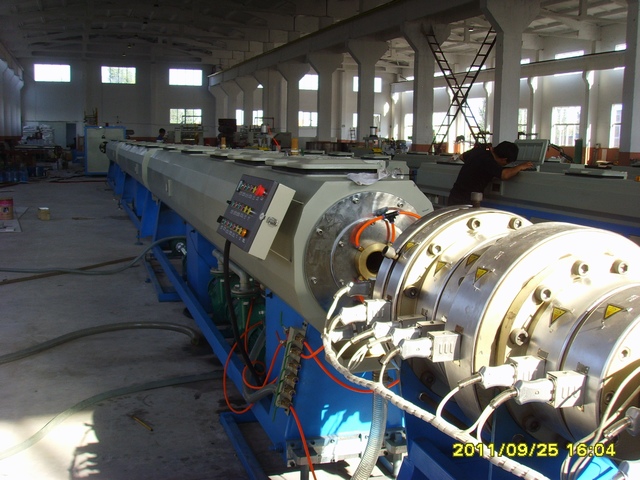 PP超静音排水管材生产线